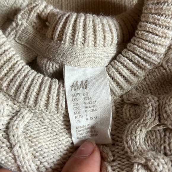 H&M knit sweater 9-12m - Picture 2 of 3